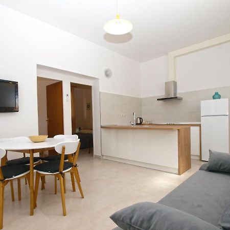 Apartemnts Guido 762 Apartment Pjescana Uvala Exterior photo